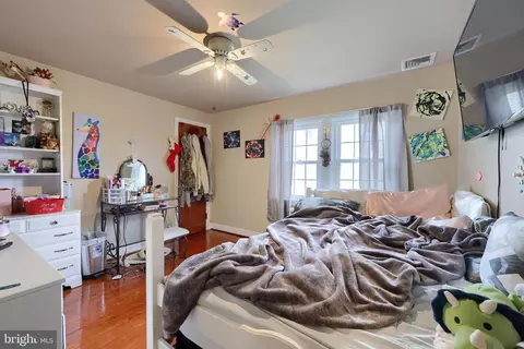 Bedroom - 22 E Market St, Lititz, PA 17543 photo 5 of 6