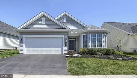 444 Resolution Dr, Lititz, PA 17543