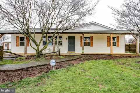 61 Hillcrest Dr, Manheim, PA 17545