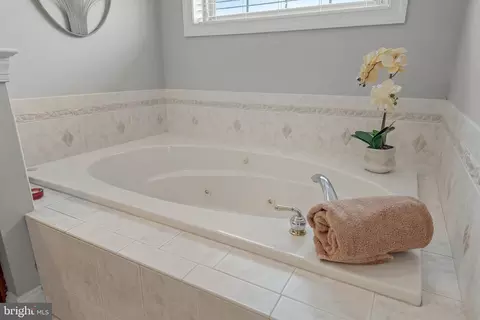 Bath - 1149 S Bristol Dr, Lititz, PA 17543 photo 3 of 6