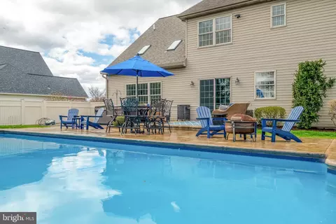 Exterior - 1149 S Bristol Dr, Lititz, PA 17543 photo 8 of 14