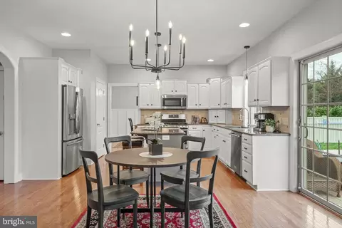 Kitchen - 1149 S Bristol Dr, Lititz, PA 17543 photo 4 of 4
