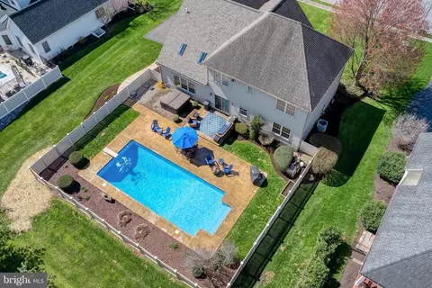 Exterior - 1149 S Bristol Dr, Lititz, PA 17543 photo 4 of 14