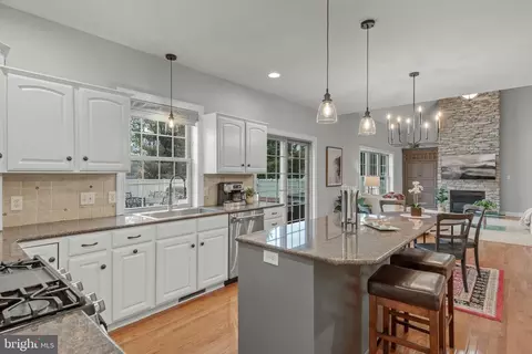Kitchen - 1149 S Bristol Dr, Lititz, PA 17543 photo 3 of 4