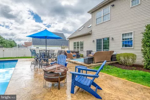 Exterior - 1149 S Bristol Dr, Lititz, PA 17543 photo 9 of 14
