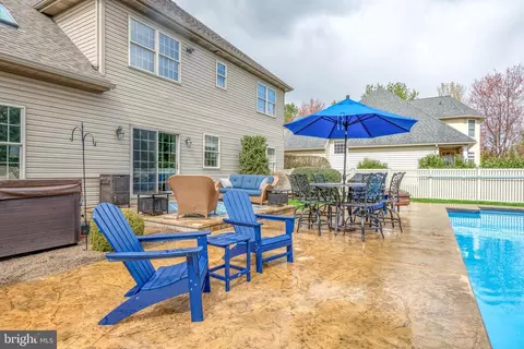 Exterior - 1149 S Bristol Dr, Lititz, PA 17543 photo 10 of 14