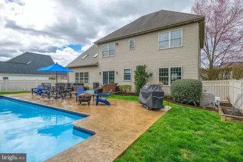 Exterior - 1149 S Bristol Dr, Lititz, PA 17543 photo 7 of 14