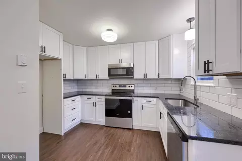 Kitchen - 671 S Cedar St, Lititz, PA 17543 photo 2 of 5