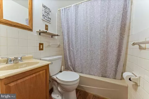Bath - 438 Woodcrest Ave, Lititz, PA 17543 photo 2 of 2