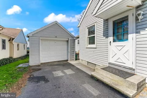 Exterior - 438 Woodcrest Ave, Lititz, PA 17543 photo 5 of 11