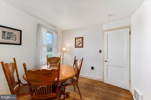Dining - 438 Woodcrest Ave, Lititz, PA 17543 photo 2 of 2