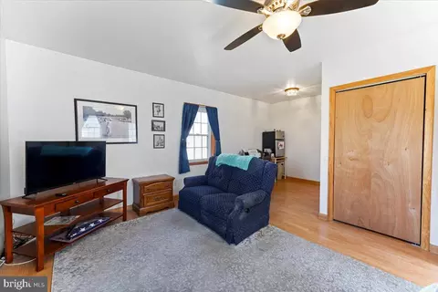 Living - 438 Woodcrest Ave, Lititz, PA 17543 photo 6 of 6