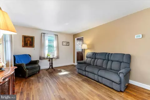Living - 438 Woodcrest Ave, Lititz, PA 17543 photo 1 of 6