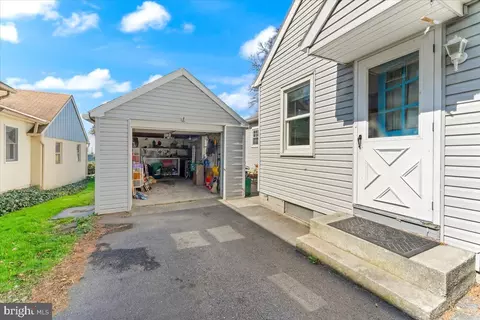 Exterior - 438 Woodcrest Ave, Lititz, PA 17543 photo 4 of 11