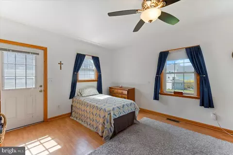 Bedroom - 438 Woodcrest Ave, Lititz, PA 17543 photo 2 of 9