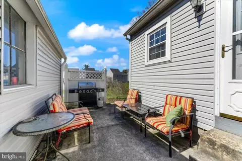 Exterior - 438 Woodcrest Ave, Lititz, PA 17543 photo 6 of 11