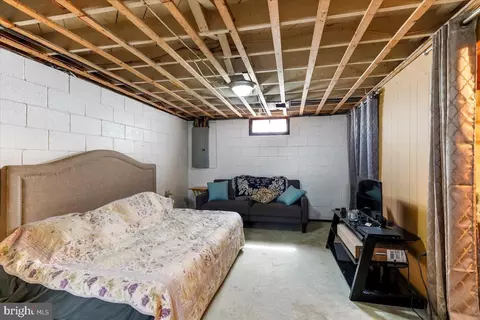 Bedroom - 438 Woodcrest Ave, Lititz, PA 17543 photo 8 of 9