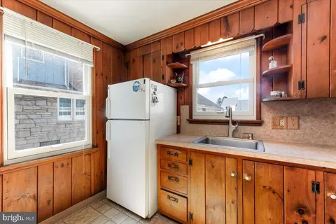 Kitchen - 438 Woodcrest Ave, Lititz, PA 17543 photo 3 of 3