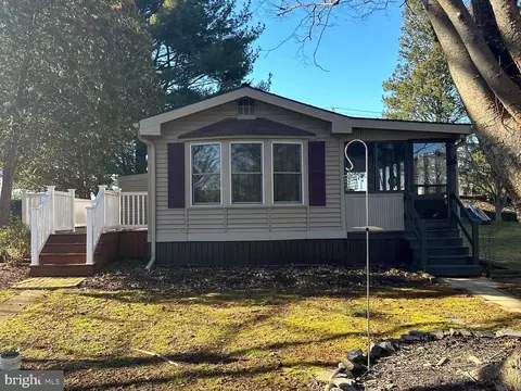 819 Carrie Ct, Lancaster, PA 17601