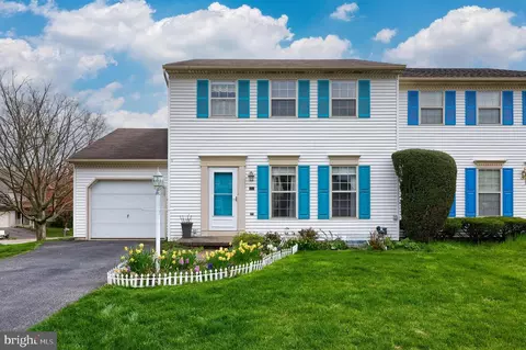 111 Meadowcroft Dr, Lancaster, PA 17603