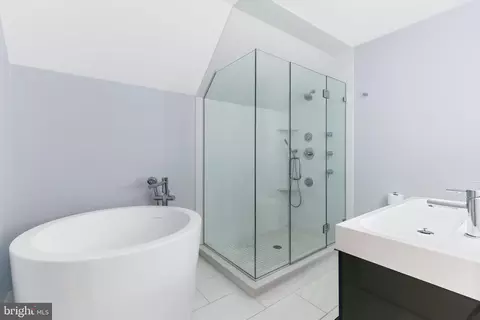 Bath - 28 Pintail Turn Turn, Lititz, PA 17543 photo 4 of 6