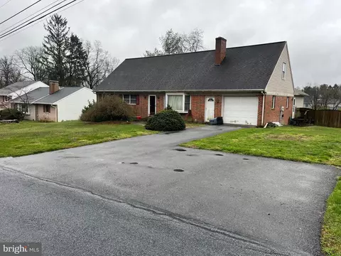 130 Mayfield Dr, Lititz, PA 17543 photo 3