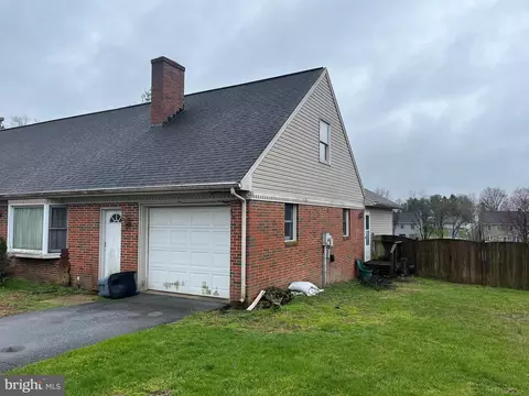 130 Mayfield Dr, Lititz, PA 17543 photo 2