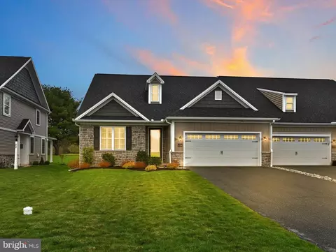 256 Sawgrass Dr, Millersville, PA 17551