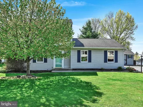 82 Valerie Dr, Elizabethtown, PA 17022