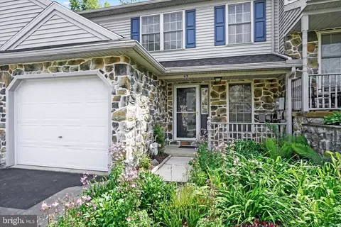 45 Heron Rd, Lititz, PA 17543 photo 2