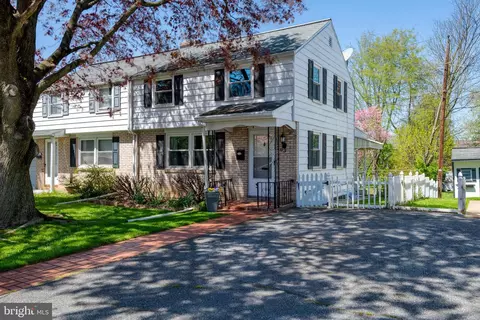 203 Elizabeth Dr, Lancaster, PA 17601