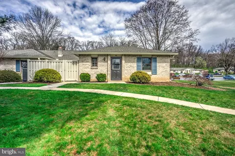 410 Valleybrook Dr, Lancaster, PA 17601