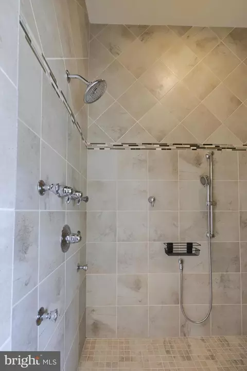 Bath - 683 Integrity Dr, Lititz, PA 17543 photo 2 of 3