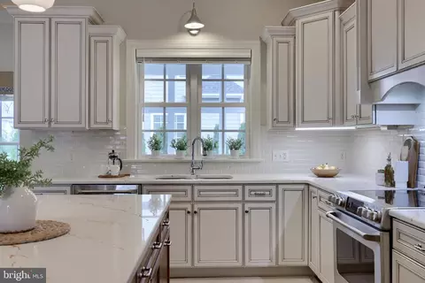 Kitchen - 683 Integrity Dr, Lititz, PA 17543 photo 2 of 3