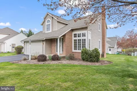 8 Cordell Dr, Stevens, PA 17578