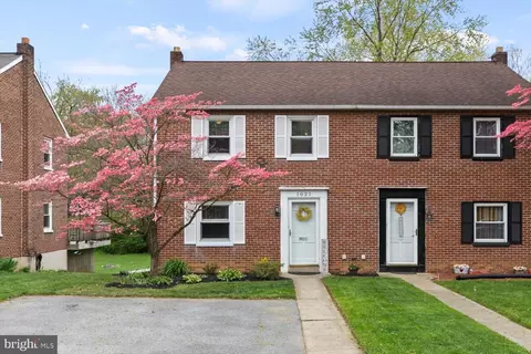 1021 Edgemoor Ct, Lancaster, PA 17601