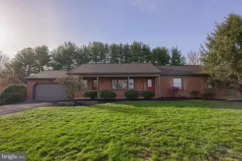 2112 Hollinger Rd, Lancaster, PA 17602