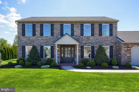 515 High Point Dr, Denver, PA 17517