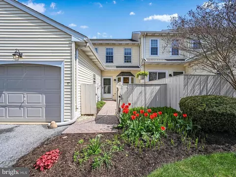 17 Spring Walk Ct, Lancaster, PA 17601