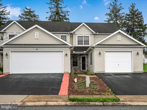 3 Hemlock Dr, Maytown, PA 17550