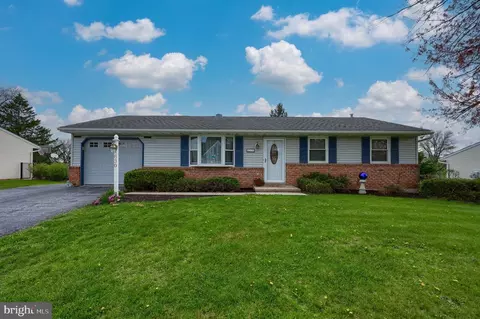 830 Indian Springs Dr, Lancaster, PA 17601