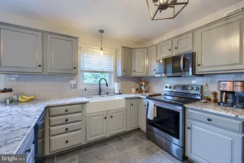 Kitchen - 805 S Cedar St, Lititz, PA 17543 photo 3 of 7