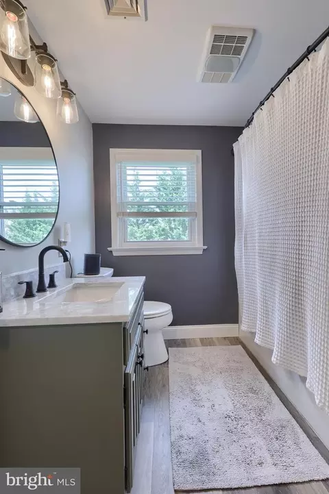 Bath - 805 S Cedar St, Lititz, PA 17543 photo 4 of 7