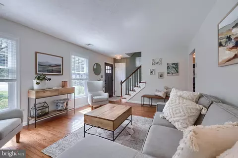 Living - 805 S Cedar St, Lititz, PA 17543 photo 5 of 8