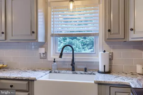 Kitchen - 805 S Cedar St, Lititz, PA 17543 photo 5 of 7