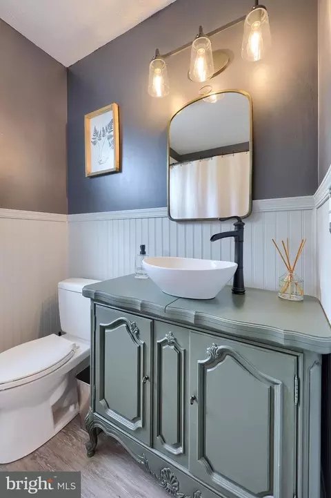 Bath - 805 S Cedar St, Lititz, PA 17543 photo 1 of 7