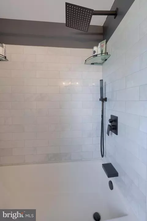Bath - 805 S Cedar St, Lititz, PA 17543 photo 6 of 7