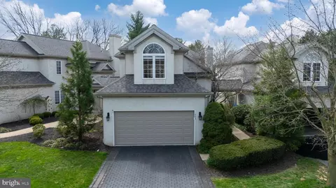 793 Woodfield Dr, Lititz, PA 17543