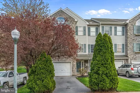 395 Crosswinds Dr, Lititz, PA 17543