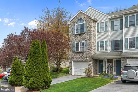 Exterior - 395 Crosswinds Dr, Lititz, PA 17543 photo 2 of 6
